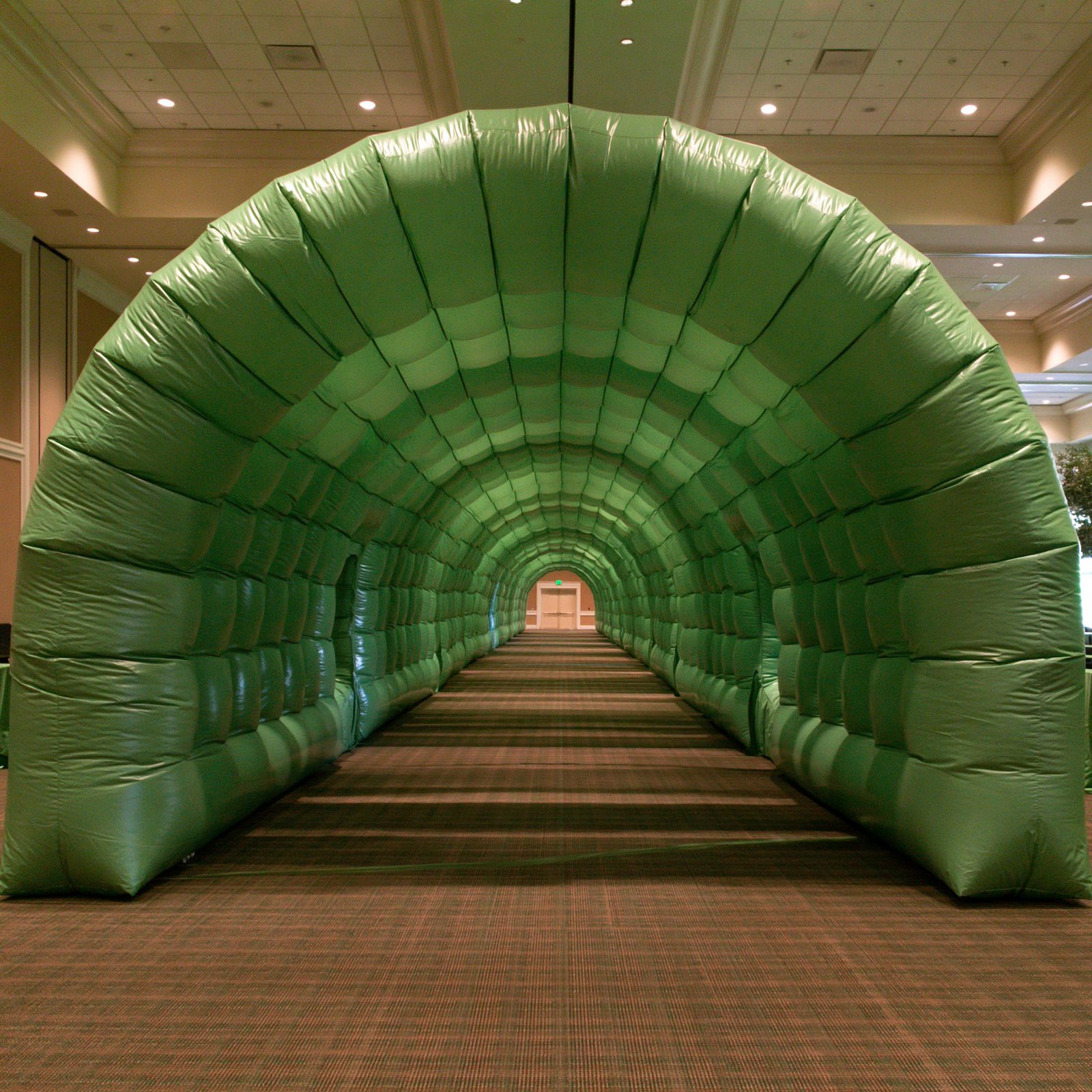 Nintendo: Warp Pipe Photo Tunnel